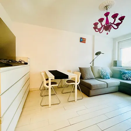 Washington Avenue Apartment *